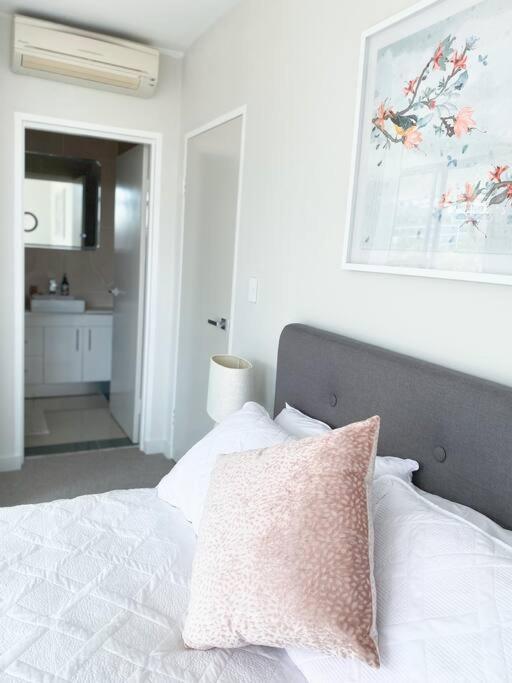 Crows Nest - Executive Penthouse - 3 Bedroom- 5km To Apartment *