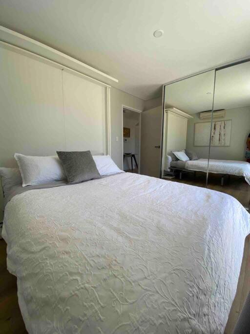 Crows Nest - Executive Penthouse - 3 Bedroom- 5km To Apartment *
