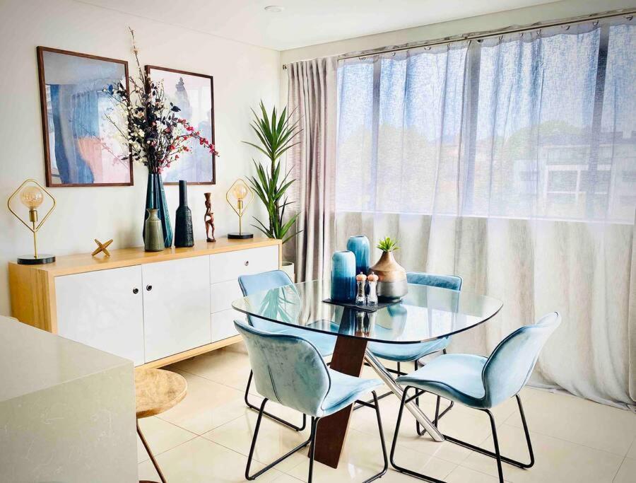 Apartment Crows Nest - Executive Penthouse - 3 Bedroom- 5km To *