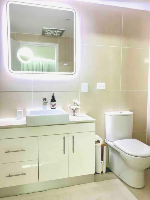 Crows Nest - Executive Penthouse - 3 Bedroom- 5km To * Sydney