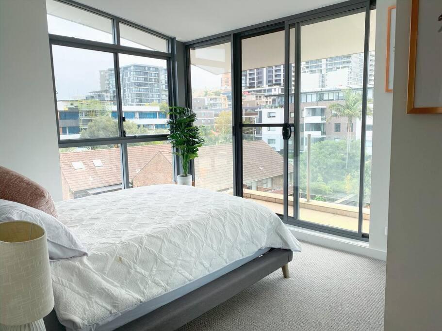 Crows Nest - Executive Penthouse - 3 Bedroom- 5km To * Sydney