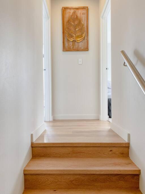 Apartment Crows Nest - Executive Penthouse - 3 Bedroom- 5km To *