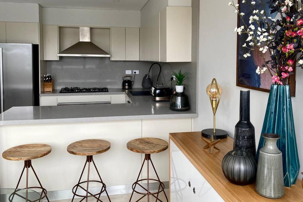 Crows Nest - Executive Penthouse - 3 Bedroom- 5km To Apartment *
