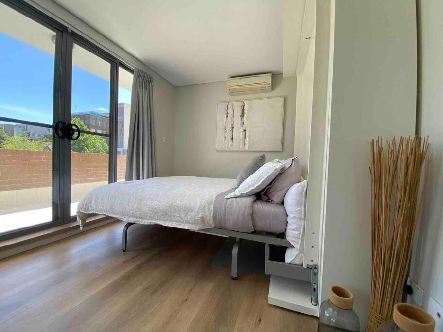 Crows Nest - Executive Penthouse - 3 Bedroom- 5km To Apartment *
