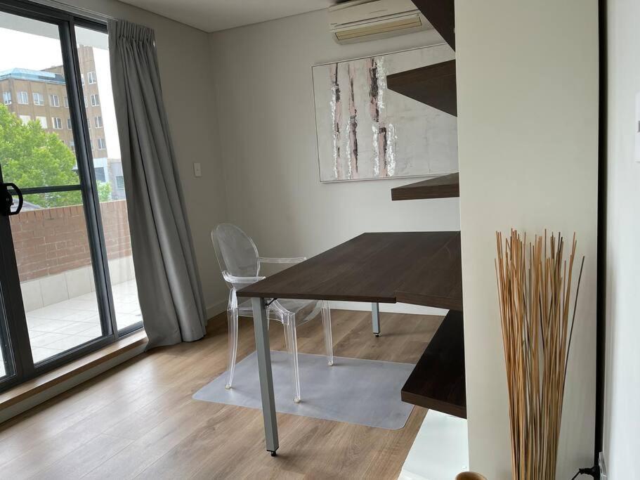 Crows Nest - Executive Penthouse - 3 Bedroom- 5km To *