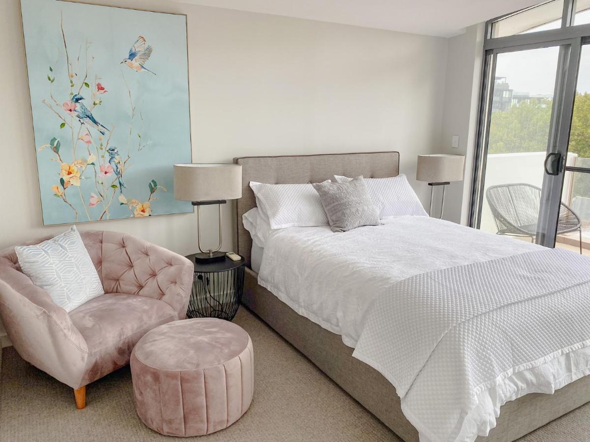 Crows Nest - Executive Penthouse - 3 Bedroom- 5km To