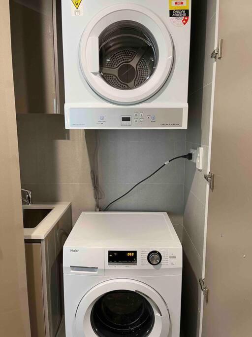 Macquarie Park High Level 2bed 2bath With Study Gym & Pool Sydney