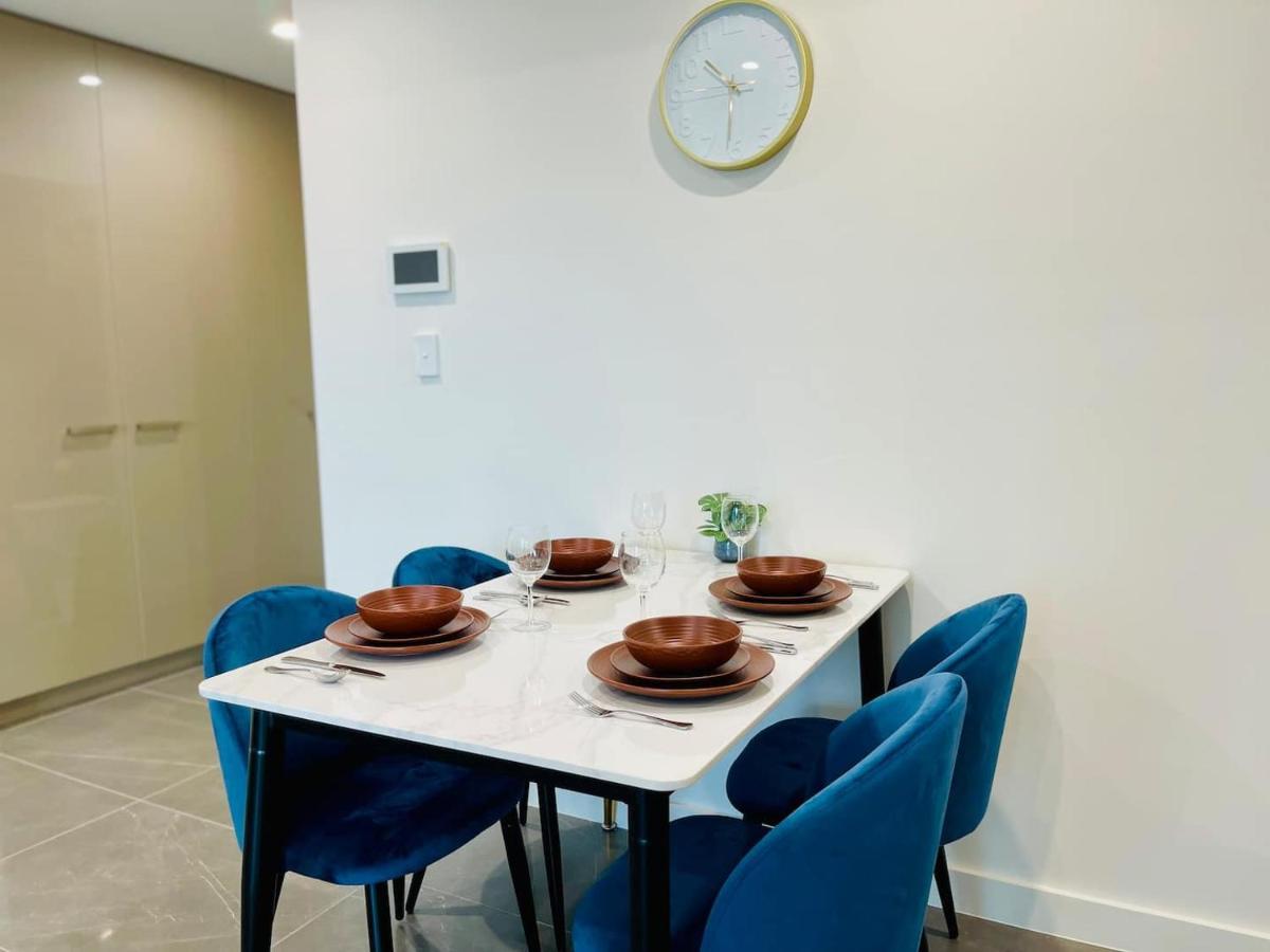 Macquarie Park High Level 2bed 2bath With Study Gym & Pool Sydney