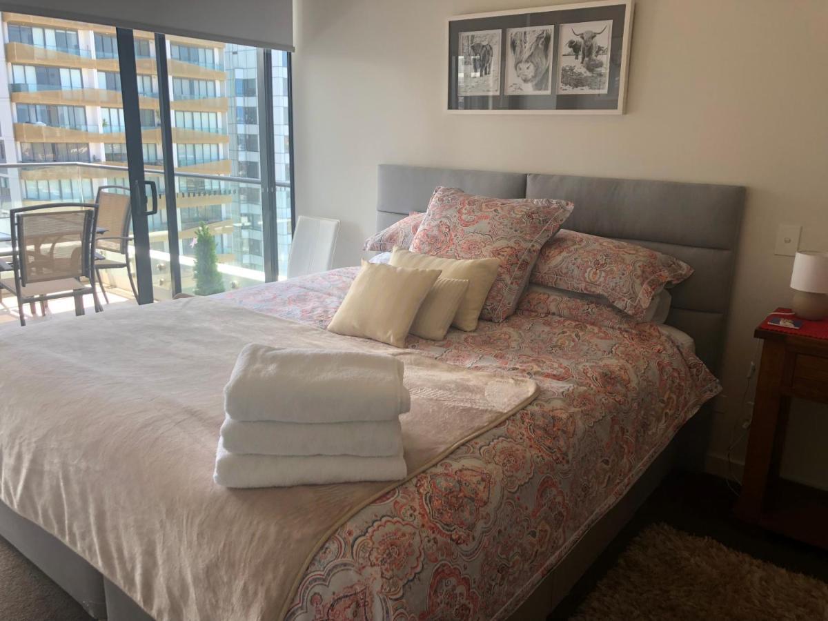 Apartamento Modern Spacious Pad With Rooftop Pool And Gym