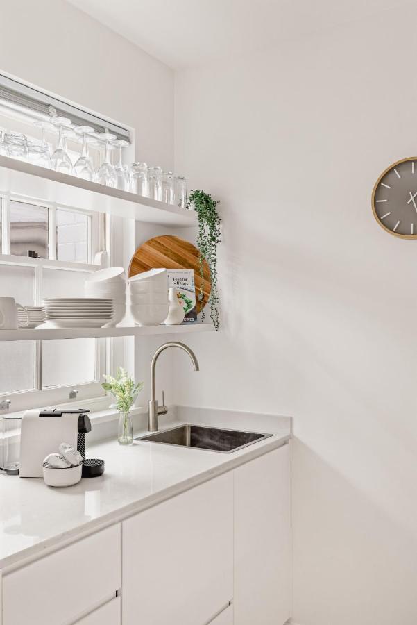 Apartment Mulwarree Avenue By Urban Rest Sydney