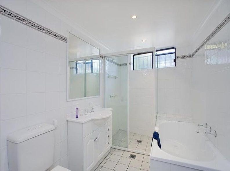 Spacious 3 Bed 2 Bathroom Apartment With Parking Holiday home