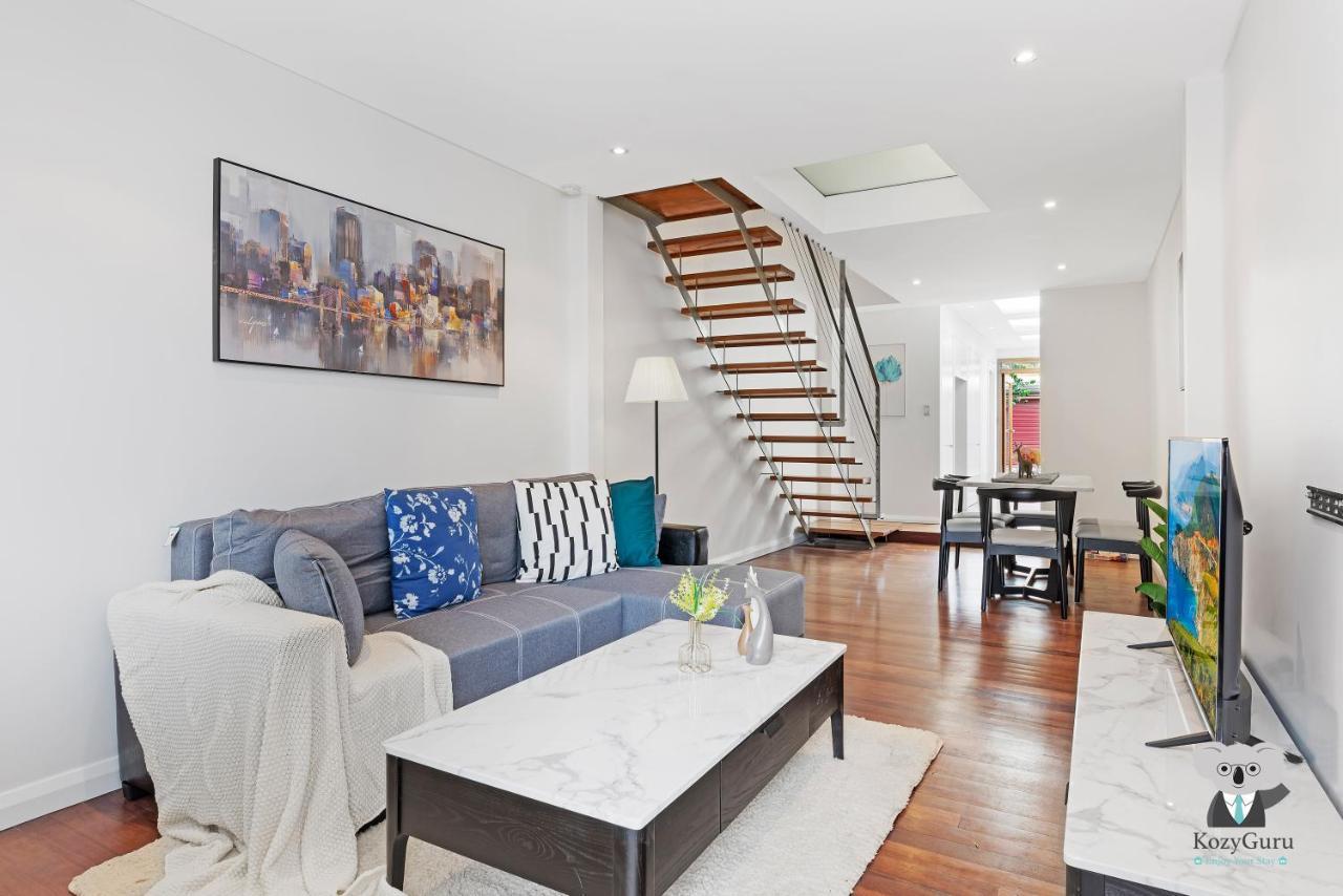 Kozyguru Redfern Lovely 2 Bedroom Terrace 1x Free Parking Nre005 Holiday home Sydney