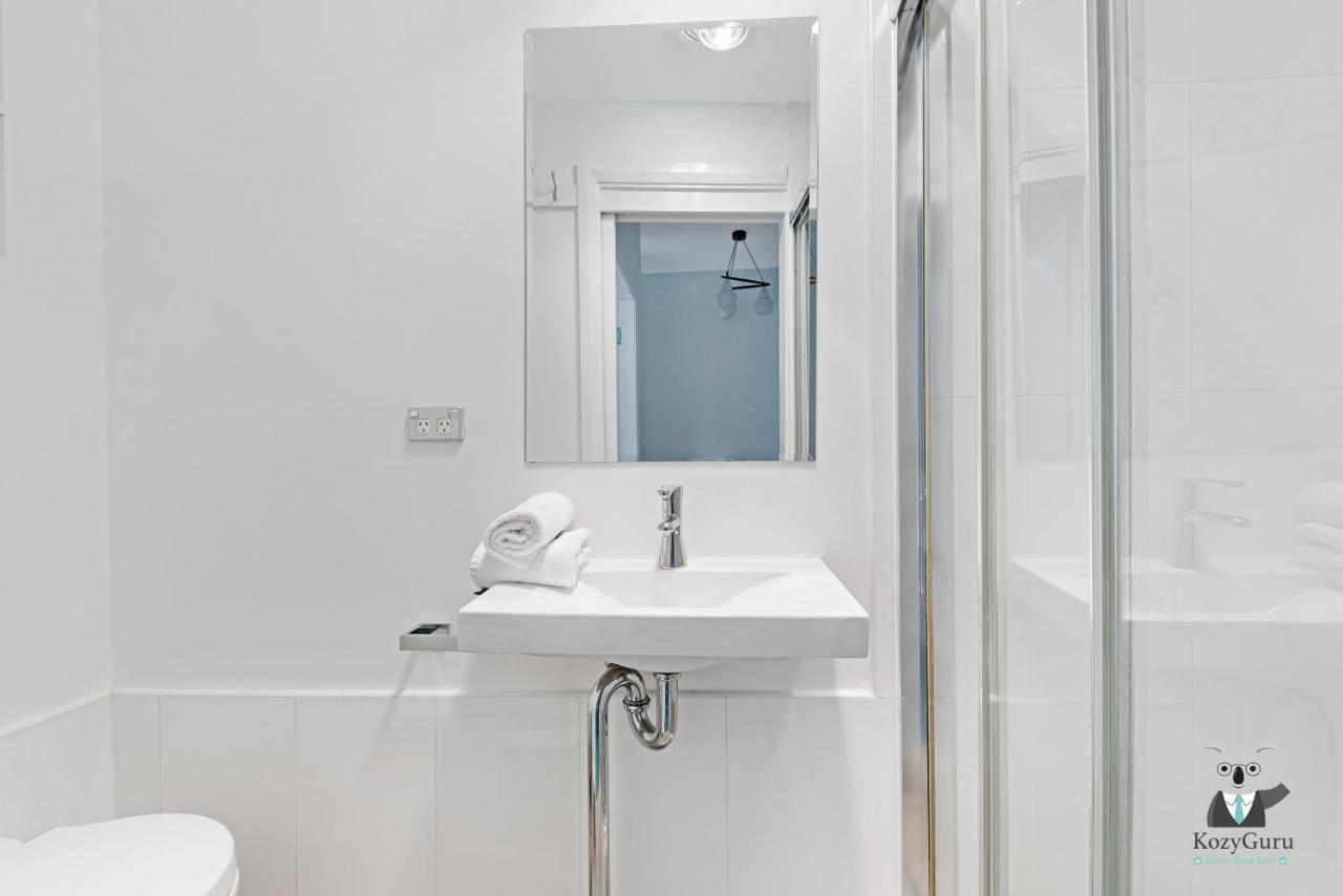 Kozyguru Redfern Lovely 2 Bedroom Terrace 1x Free Parking Nre005 Holiday home Sydney