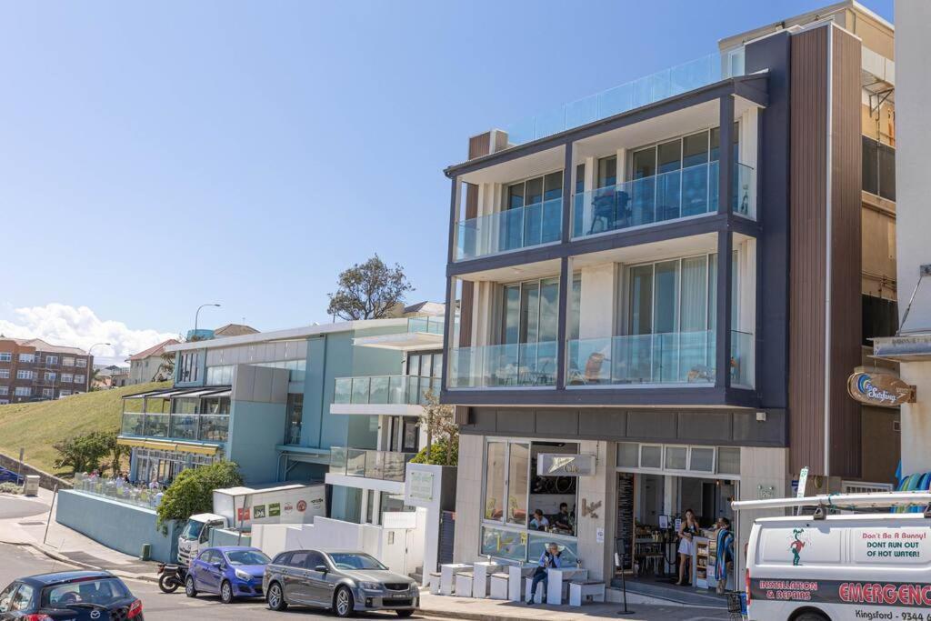 Apartment Bright Beachfront With Terrace & Aircon