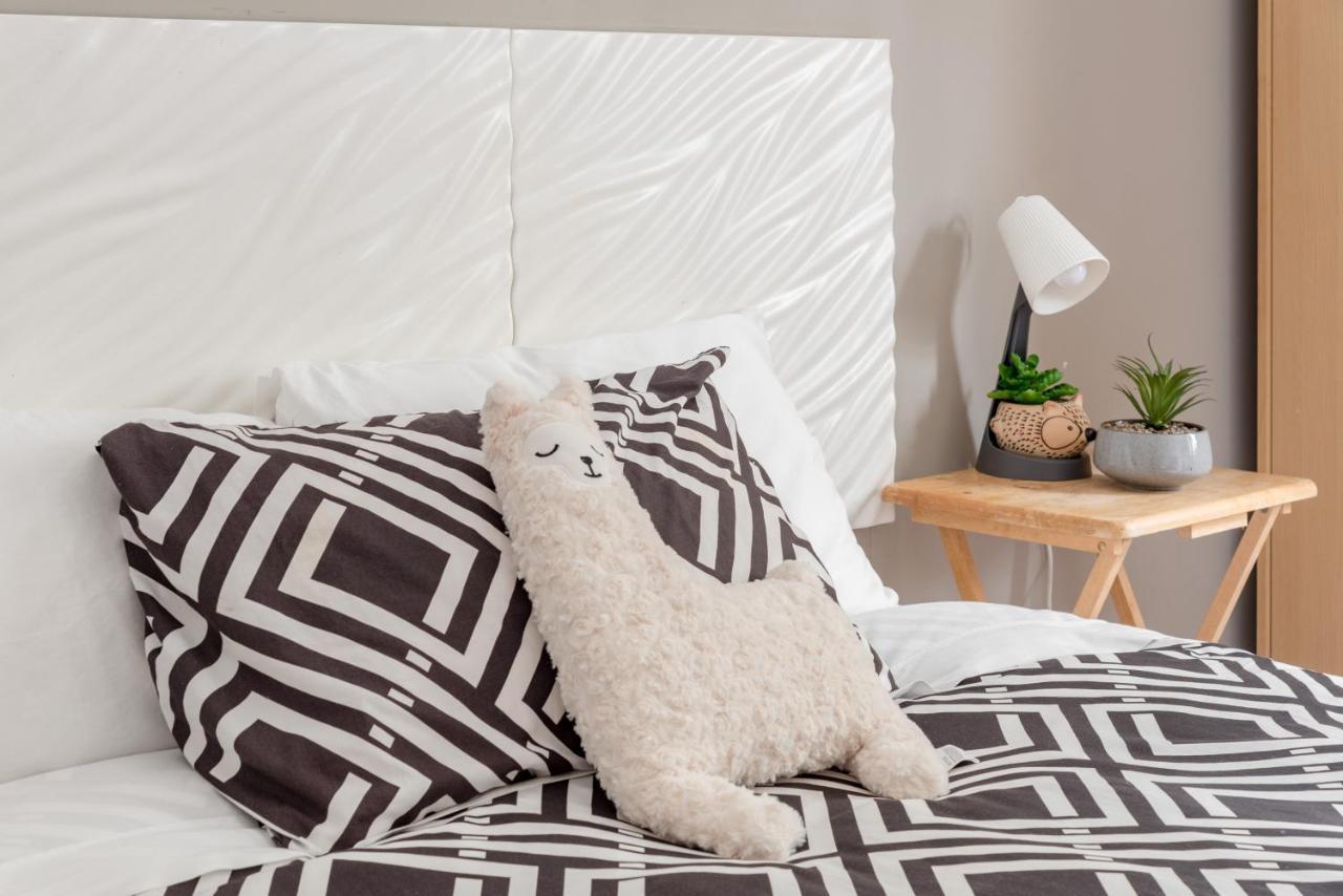 Boutique Private 7 Min Walk To Domestic Airport - Sharehouse * Sydney