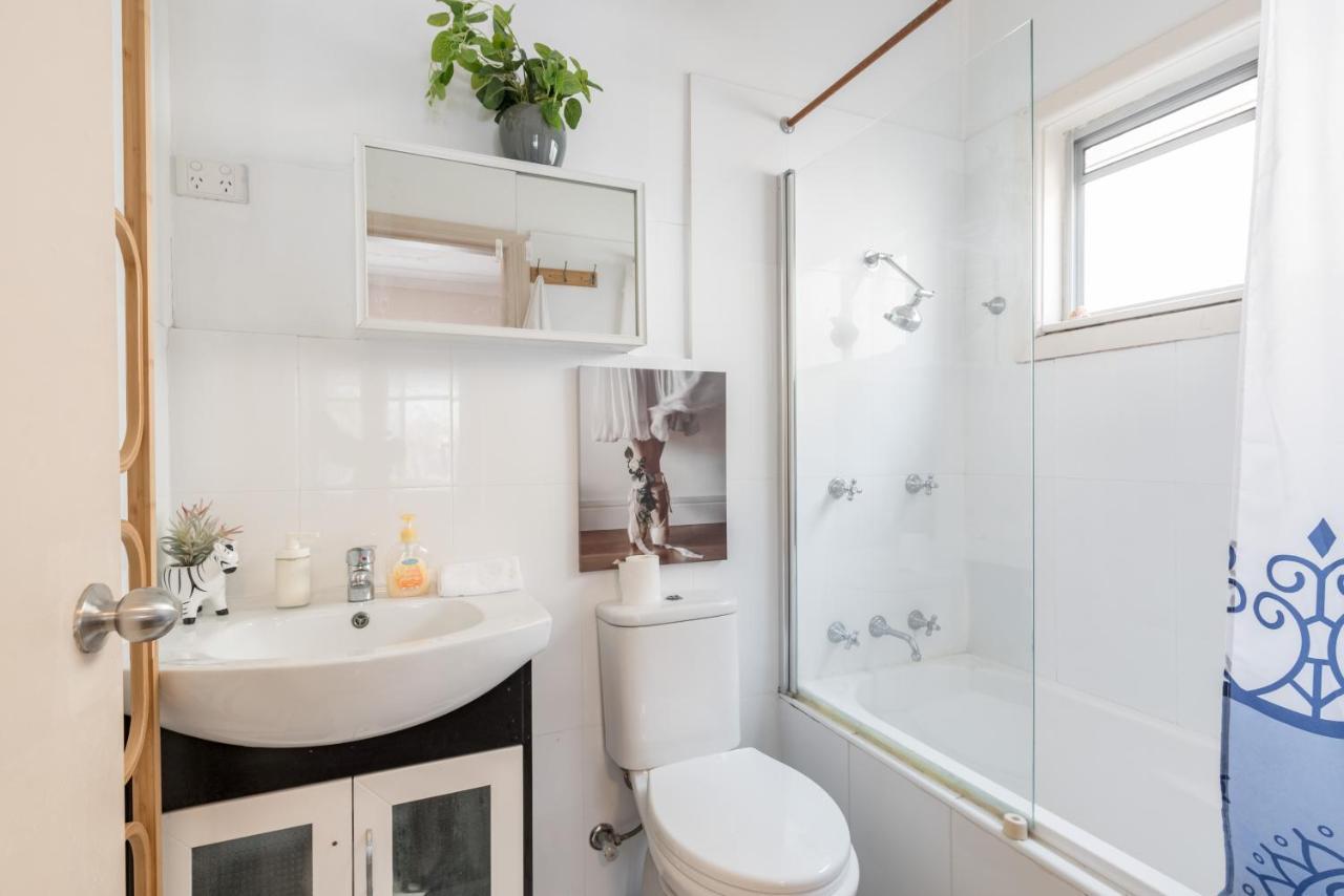 Boutique Private 7 Min Walk To Domestic Airport - Sharehouse