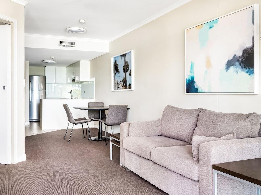 Quest Manly Aparthotel 4*