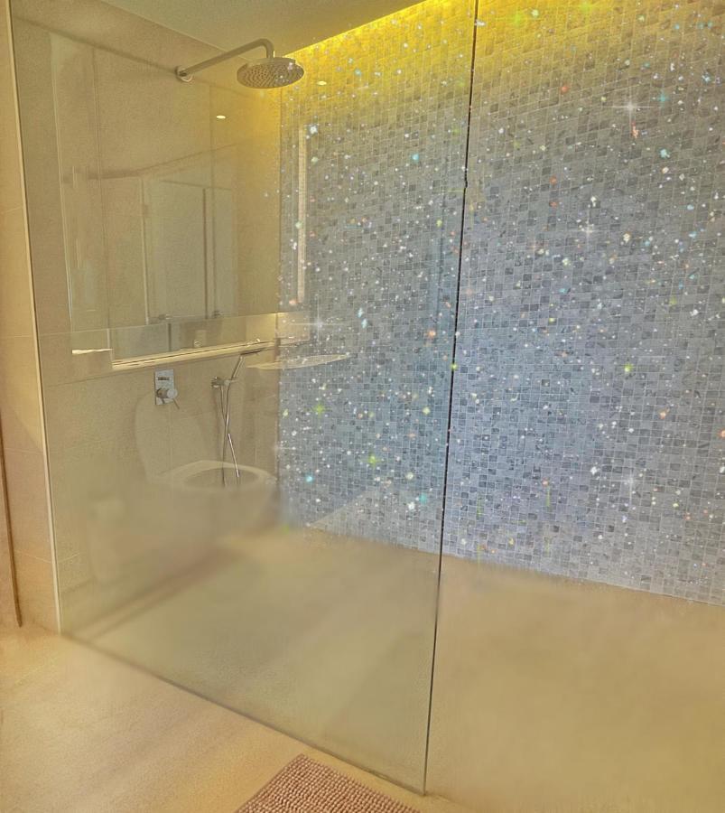 Luxurious 2 Bed Lavender Bay View