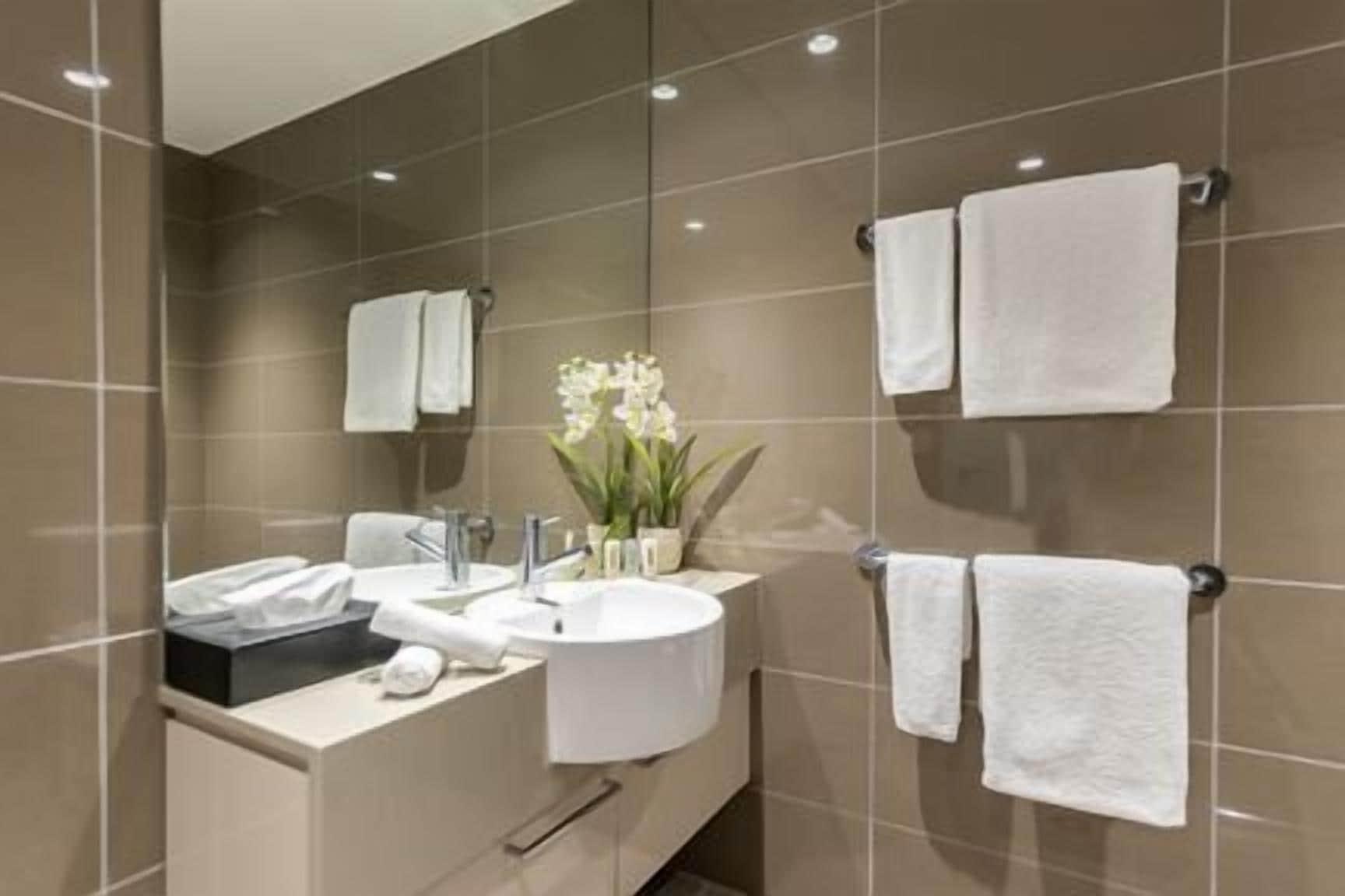 Holiday & Bondi Junction Aparthotel Sydney