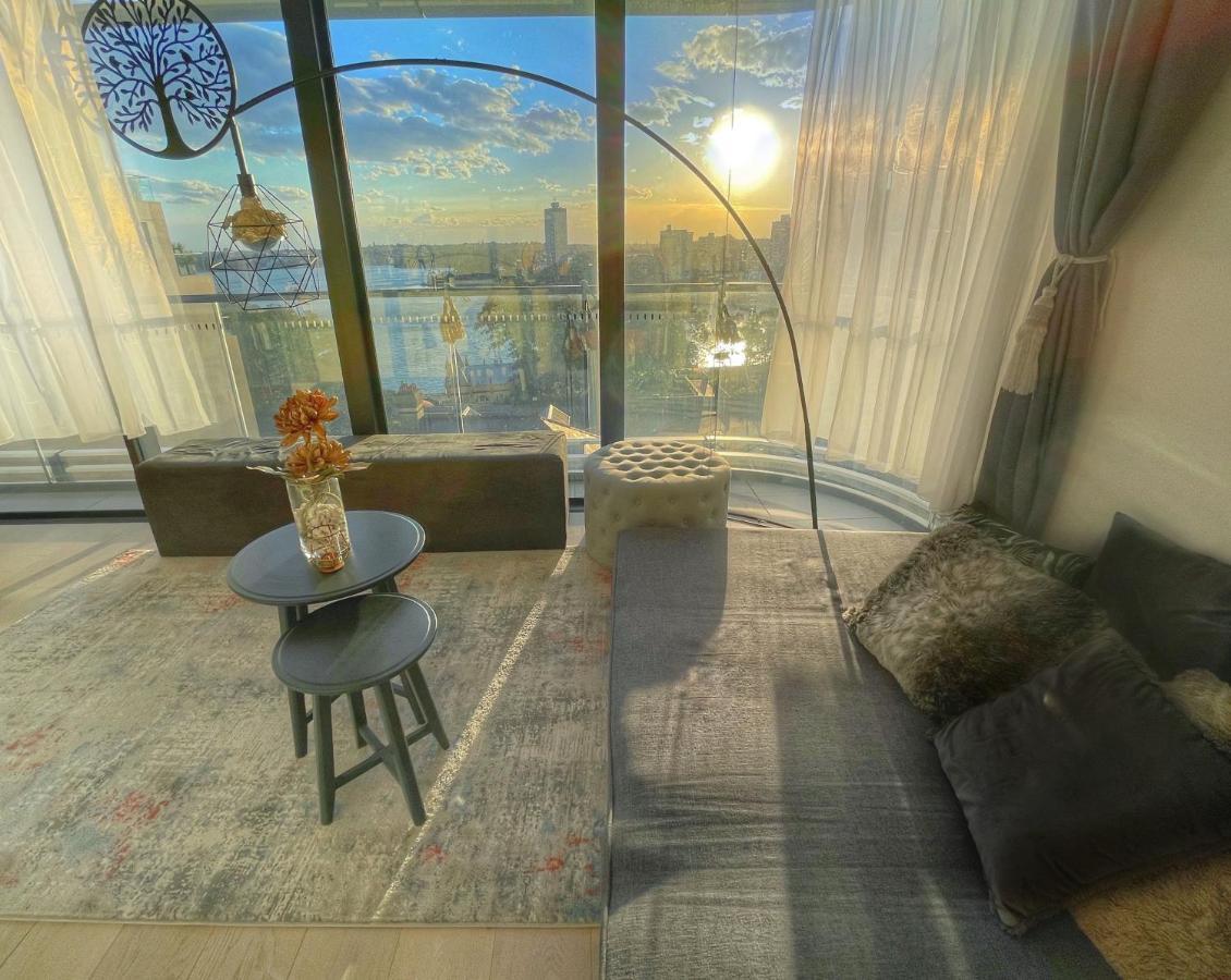 Luxurious 2 Bed Lavender Bay View Apartment