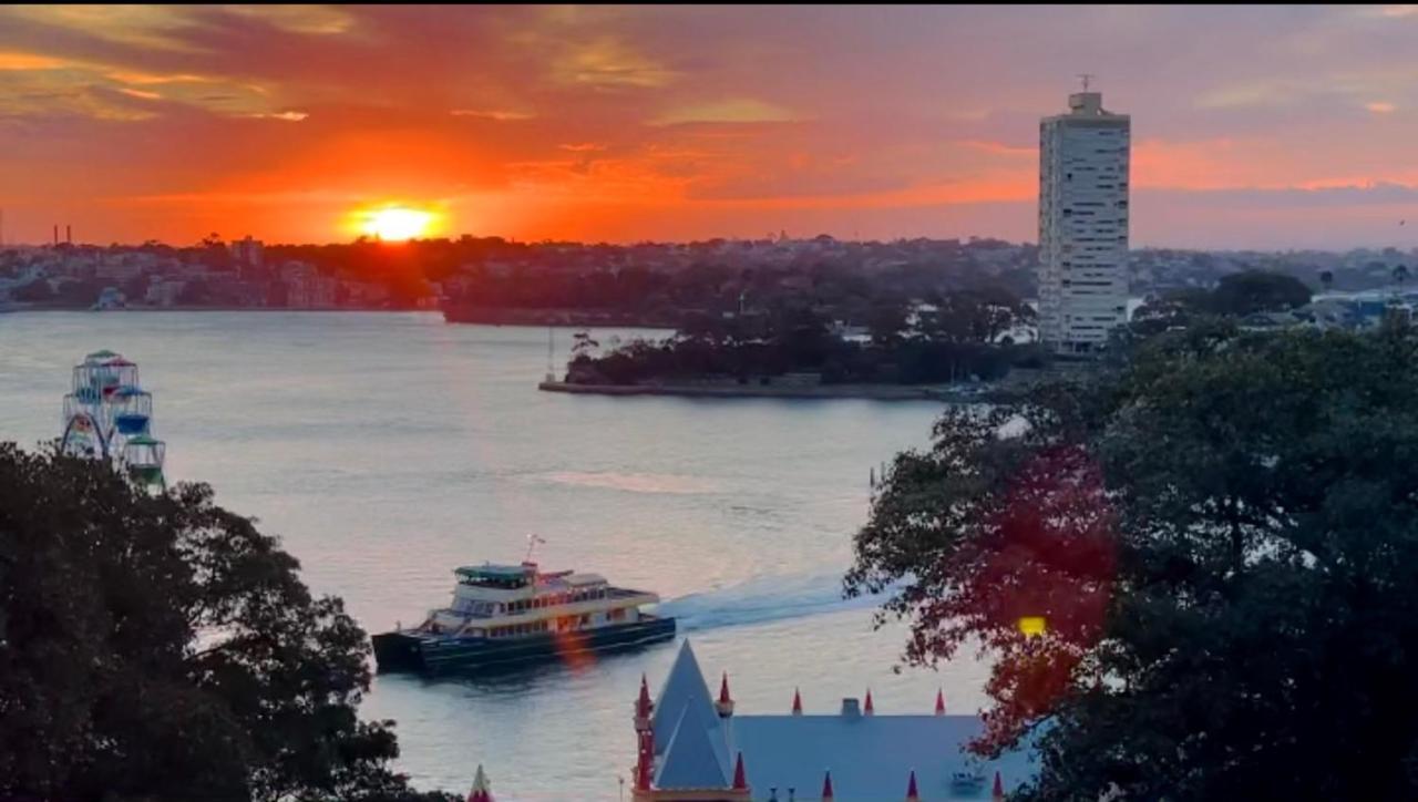 Luxurious 2 Bed Lavender Bay View Apartment Sydney