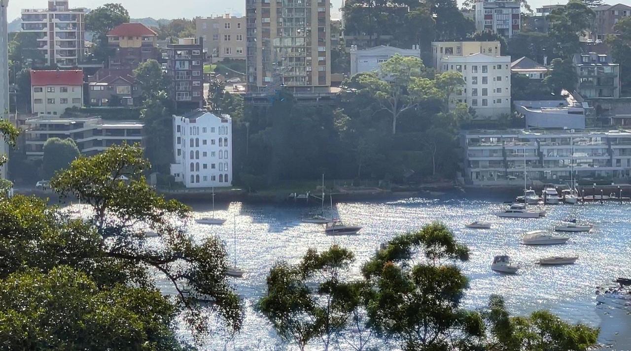 Luxurious 2 Bed Lavender Bay View Apartment