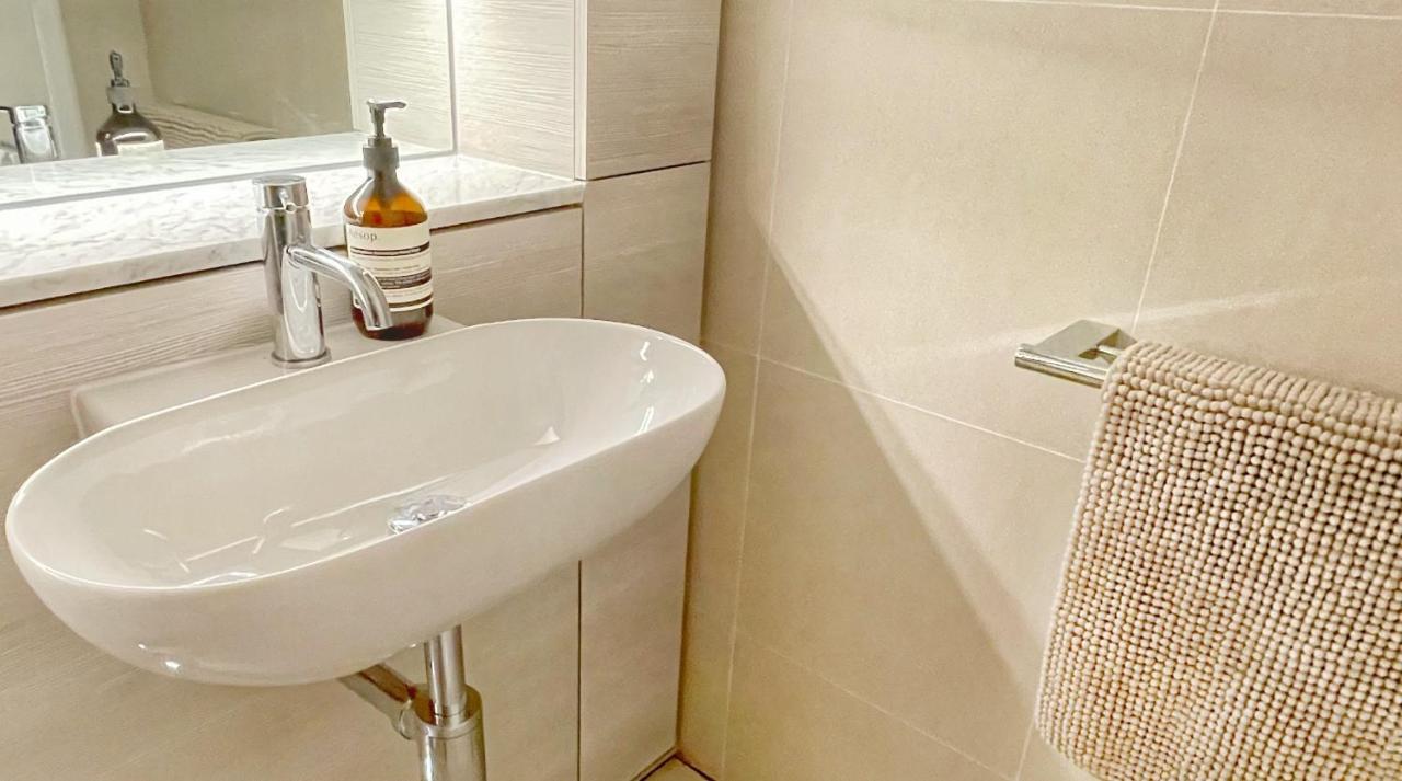 Apartment Luxurious 2 Bed Lavender Bay View