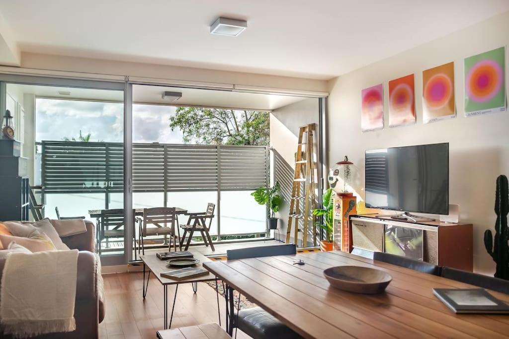 Sprawling Modern Pad By Dreams Apartment