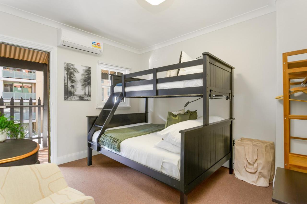 Beautiful 2-bed Terrace House With Outdoor Areas Holiday home Sydney