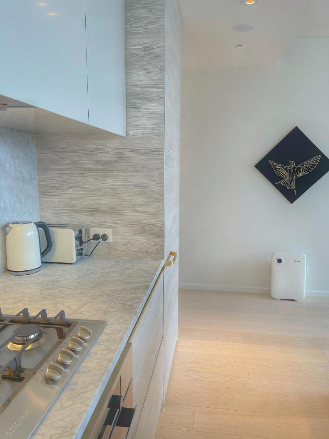 Luxurious 2 Bed Lavender Bay View Apartment *