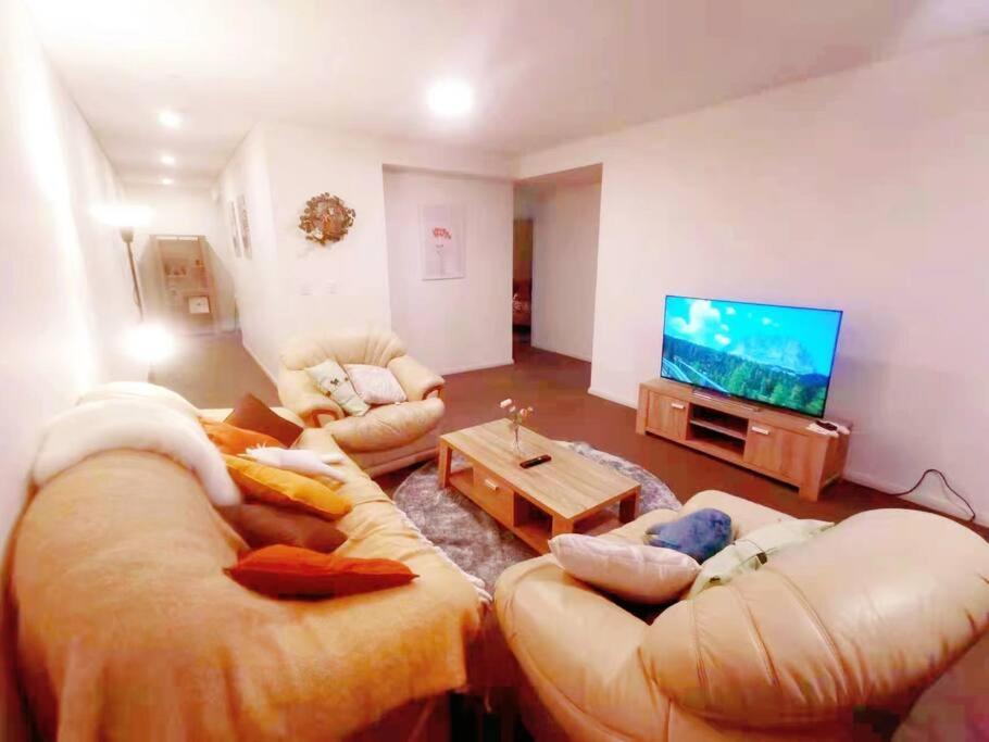 温馨舒适3房公寓 1分钟火车站 20分钟到市中心 楼下大型超市woolworth Apartment Sydney