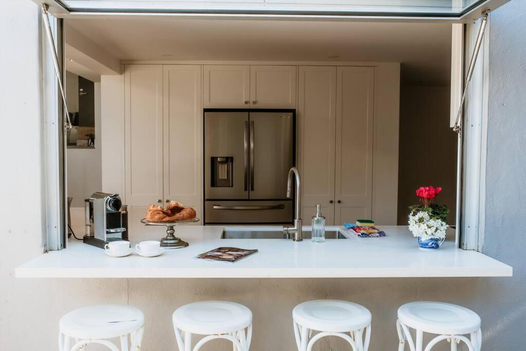 Apartment Stunning Harbourside With Panoramic Views Sydney