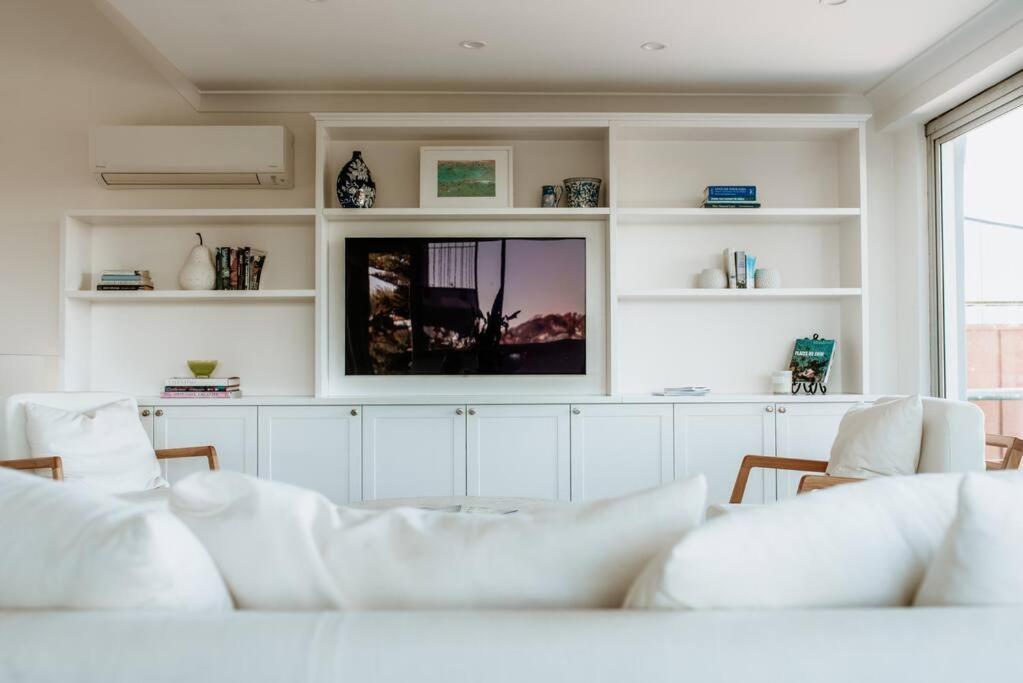 Stunning Harbourside With Panoramic Views Sydney