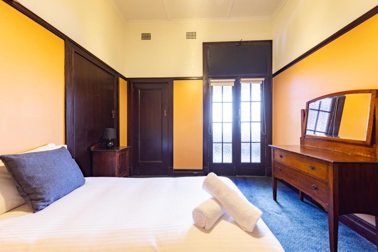 Strathfield Hotel 2*