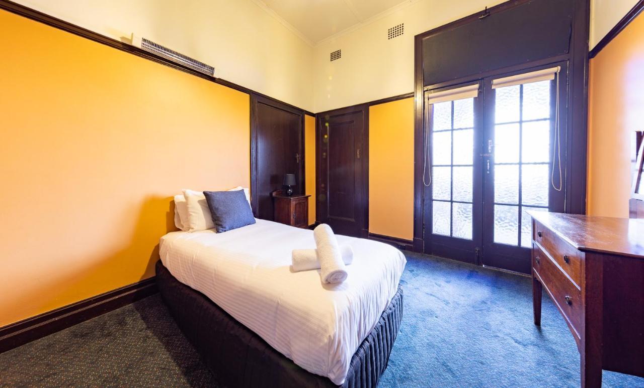 Strathfield Hotel 2*