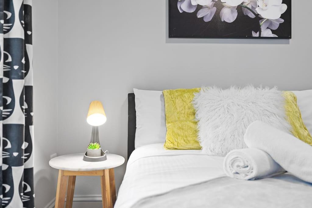 1 Private Double Bed With In Cbd Near Train Uts Darlinghar&icc&chinatown *