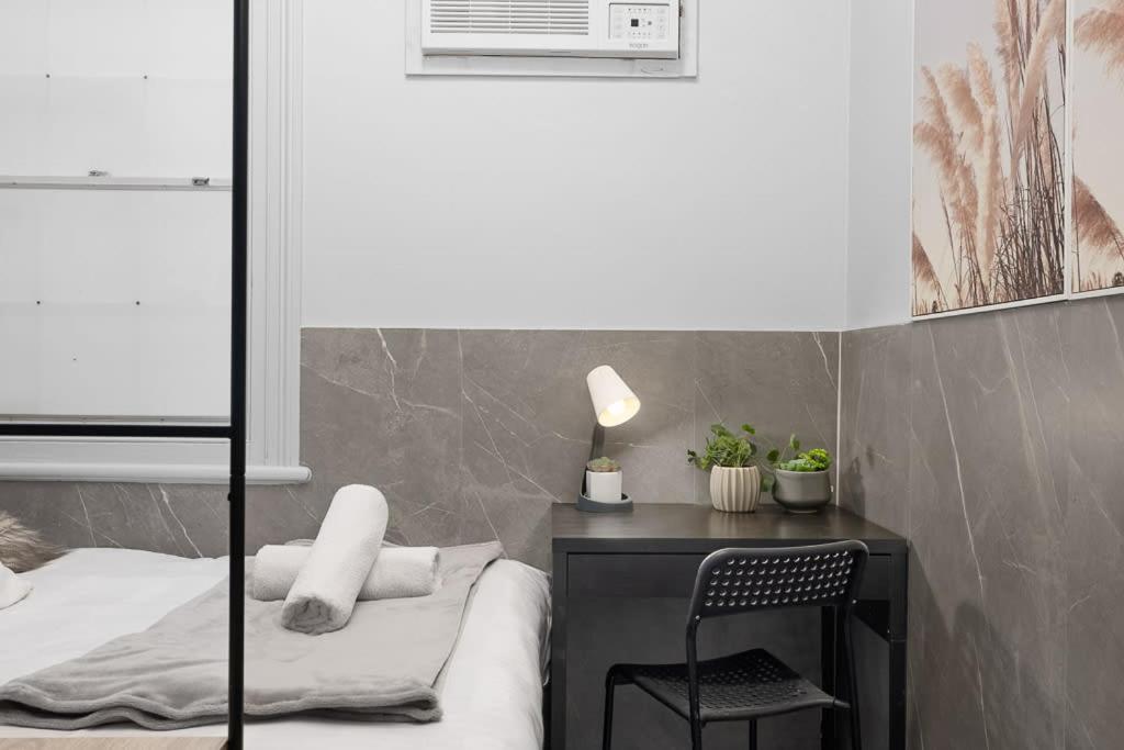 1 Private Double Bed With In Cbd Near Train Uts Darlinghar&icc&chinatown