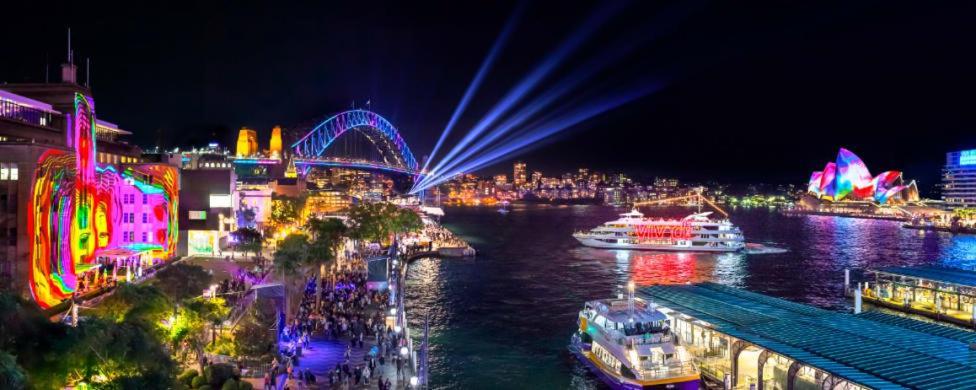 1 Private Double Bed With In Cbd Near Train Uts Darlinghar&icc&chinatown Holiday home Sydney