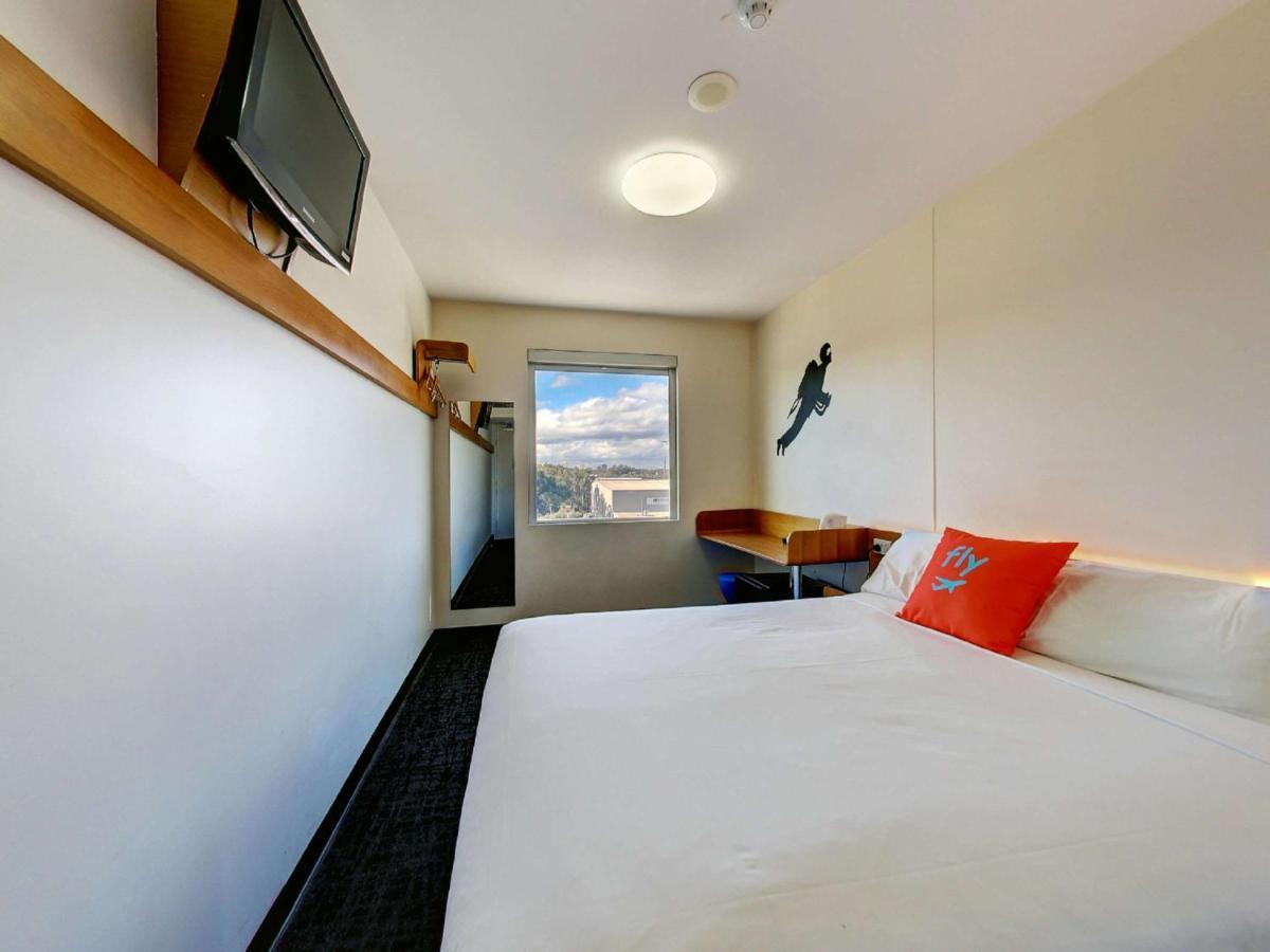 Hotel Ibis Budget Airport 3*