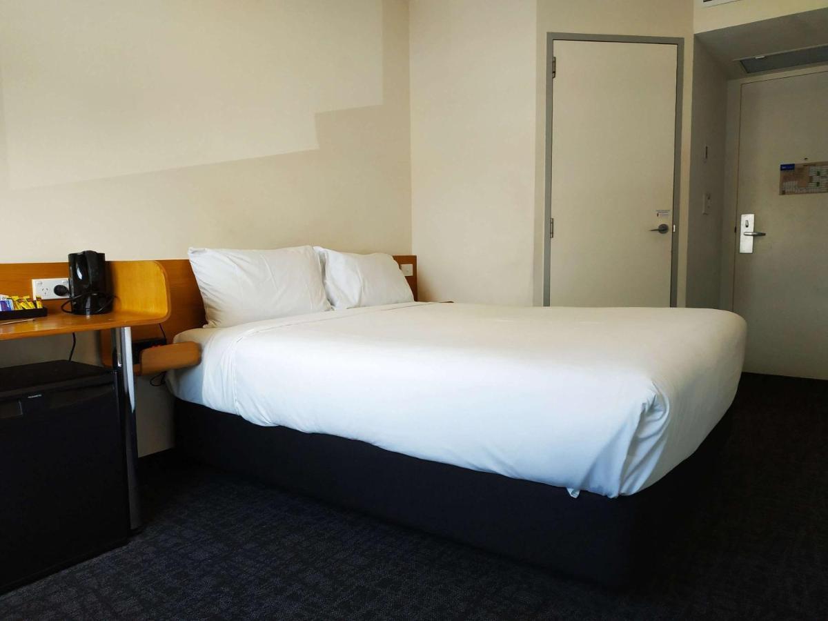 Ibis Budget Airport Hotel 3*