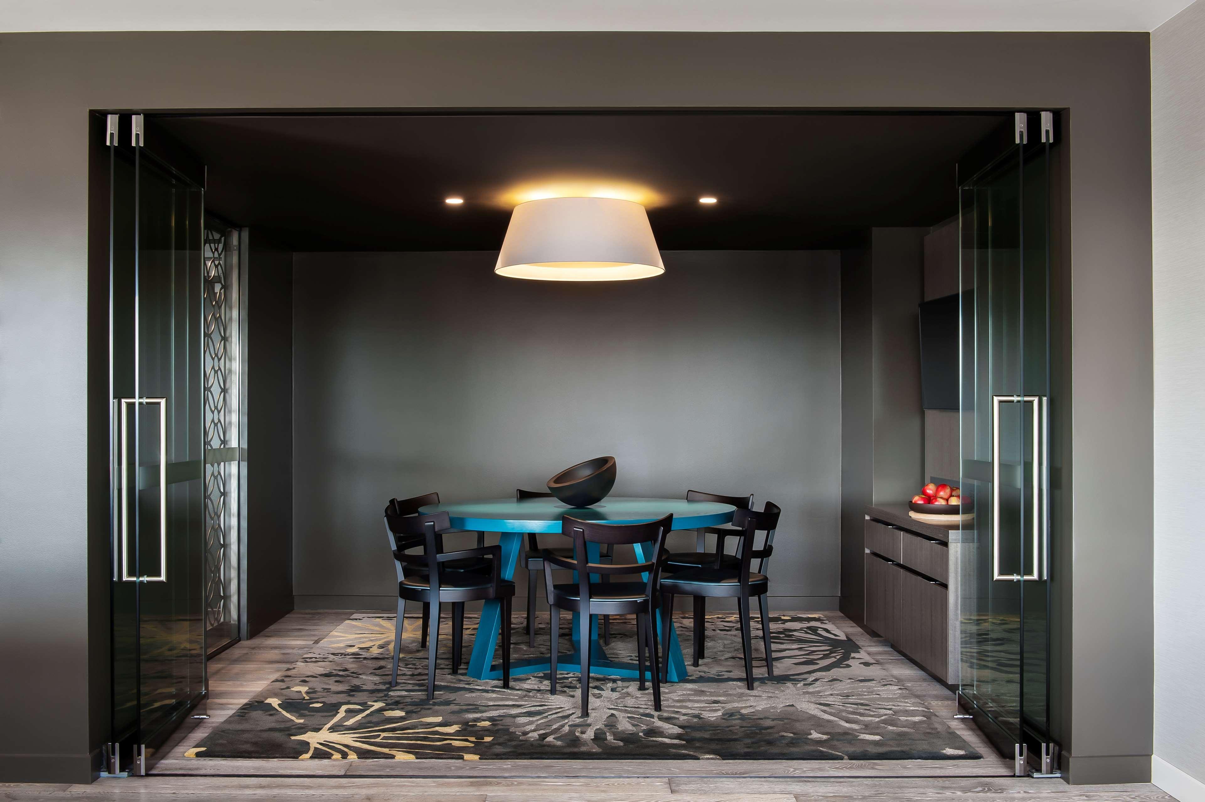 Parkroyal Darling Harbour, Hotel