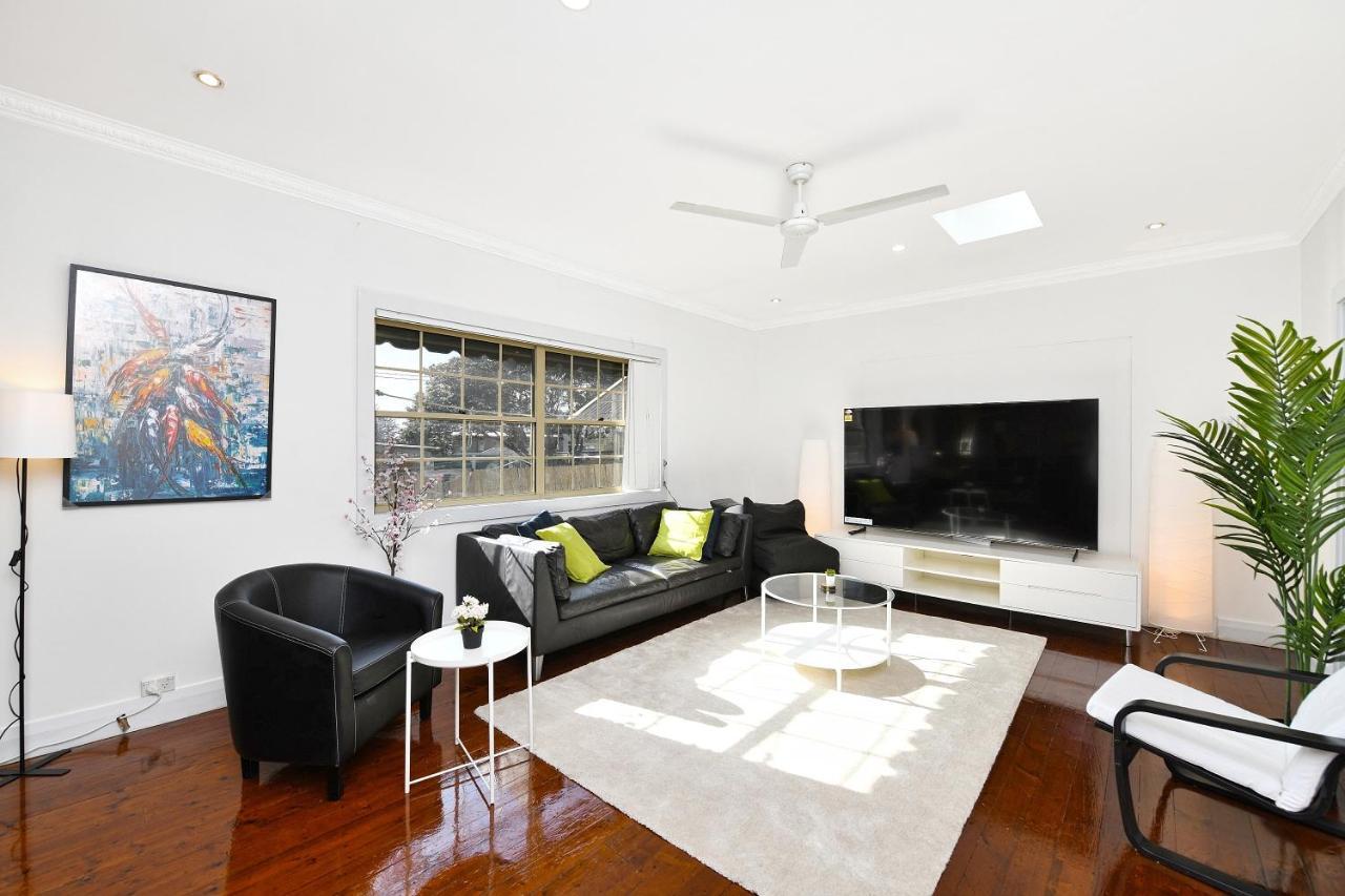Spacious House With Queen Beds Cinema * Sydney