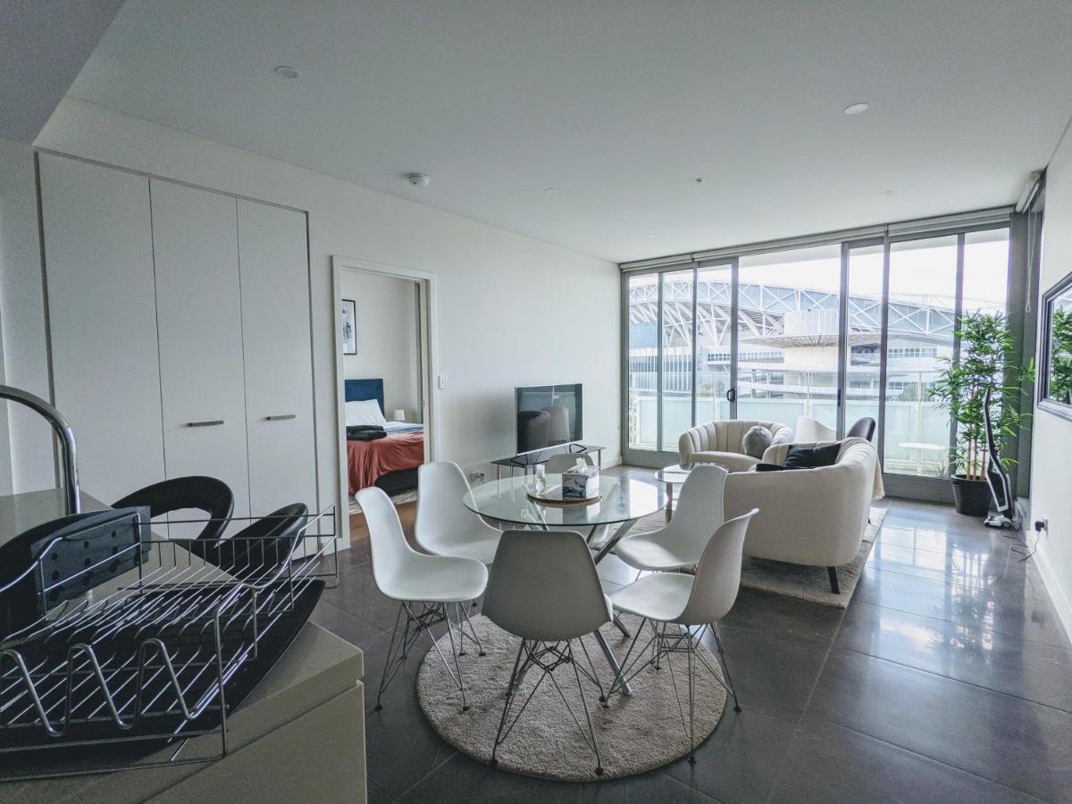 Apartment Luxury 3-bed 2-bath, Balcony, With Pool Included, No Parties! *