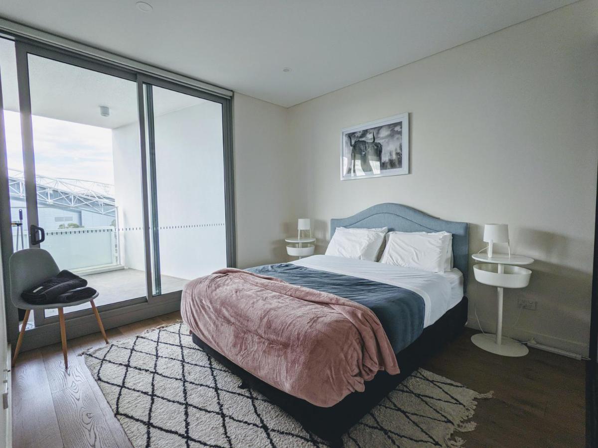 Luxury 3-bed 2-bath, Balcony, With Pool Included, No Parties! * Sydney