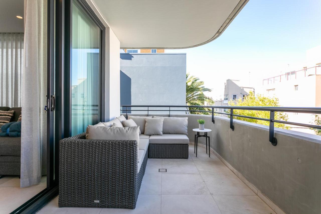 Chic 2-bed With Balcony Near Coogee Apartment *