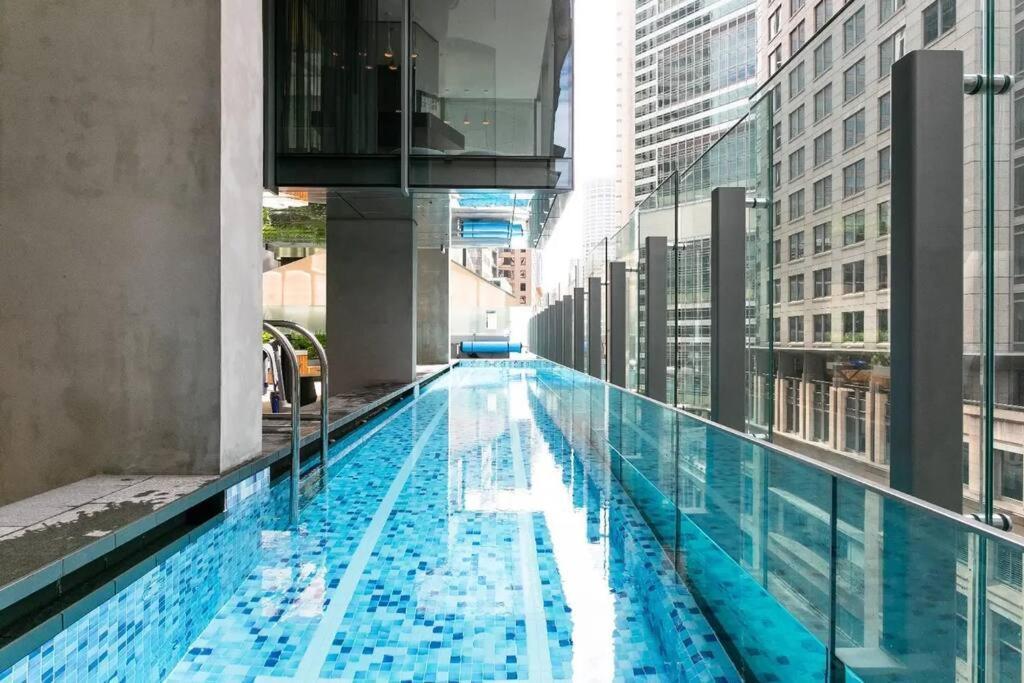 Lovely One Bedroom + Study With Infinity Pool *