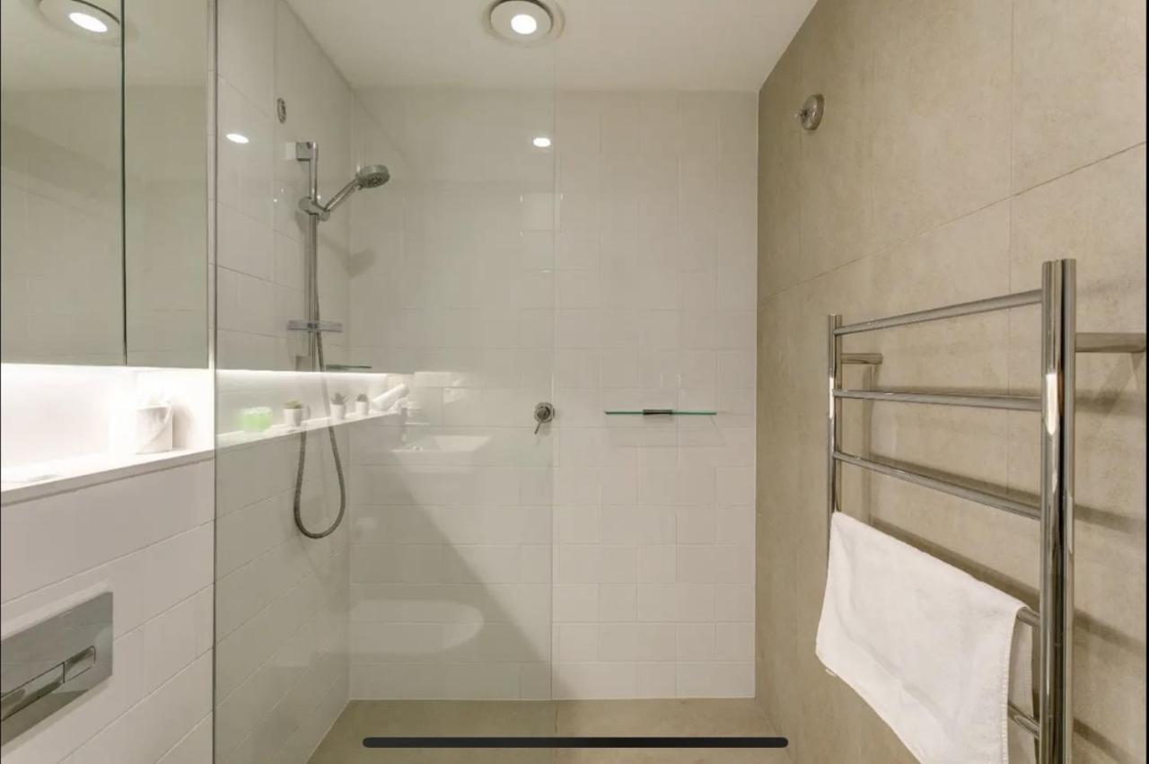 Apartment Lovely One Bedroom + Study With Infinity Pool