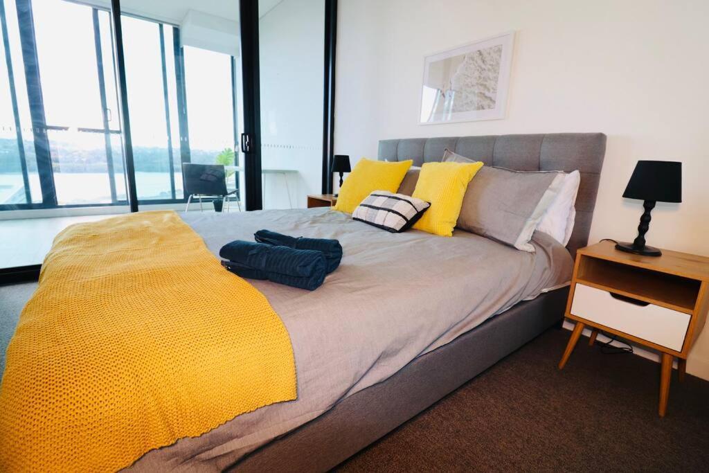 Apartment Lovely Waterview 1 Bedroom +study+free Parking Sydney