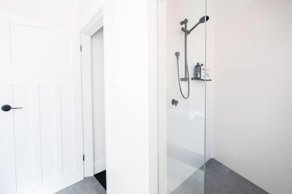 Beautiful 2br Floor Bondi Walk To Apartment