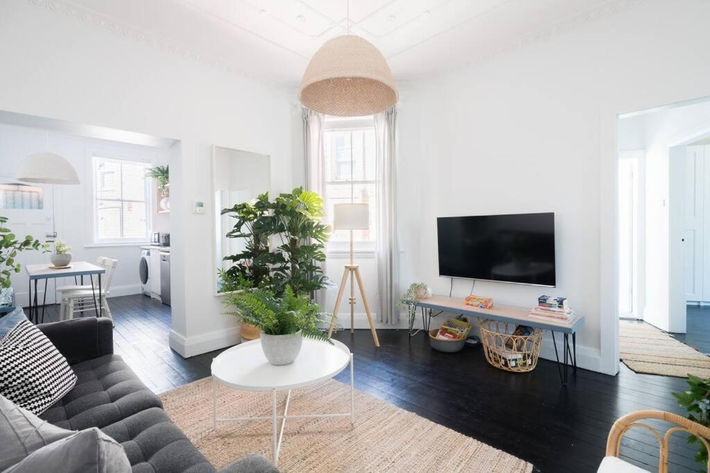 Beautiful 2br Floor Bondi Walk To * Sydney
